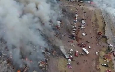 Жуткий пожар на ярмарке фейерверков в Мексике заснял беспилотник: появилось видео