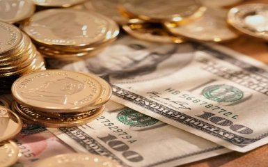 На Московской бирже доллар почти 82 рубля
