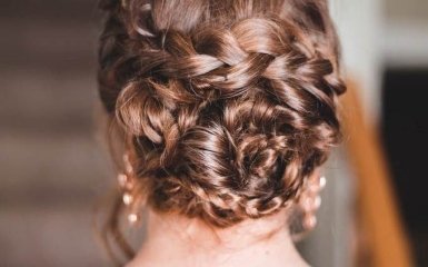 Антитренды причесок: подборка стилистки к выпускному вечеру