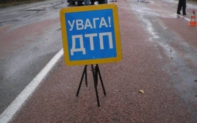 В Києві сталася жахлива ДТП, машину просто розмазало: опубліковано фото