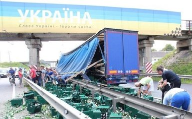 Сеть возмутил "патриотичный" грабеж под Львовом: опубликовано видео