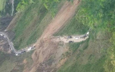 У Колумбії з "Носа Диявола" впав автобус, багато жертв: з'явилися відео