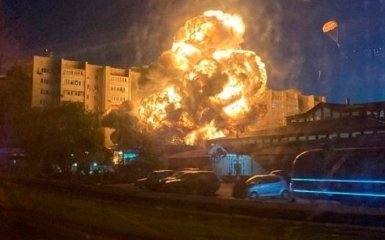 В Иркутске военный самолет упал на жилой дом