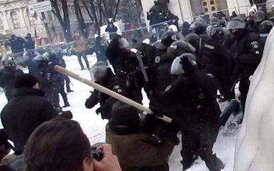 Новые столкновения у Верховной Рады, есть пострадавшие: появилось видео