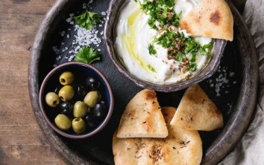 Простой рецепт пикантного чесночного соуса. Как готовить блюда Ливана дома