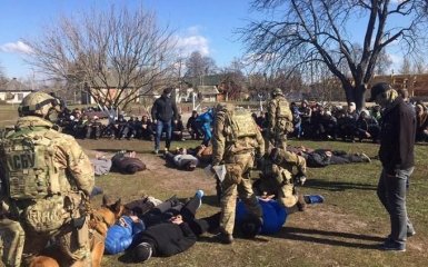 У Луценка показали відео з "реабілітаційного центру", де людей тримали в рабстві