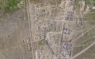 Spiegel показала новый военный лагерь России в Крыму на спутниковых фото