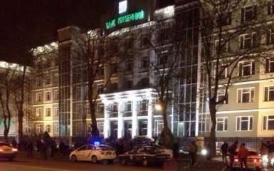 Обстрел одесского банка из гранатомета: появились новые фото и видео