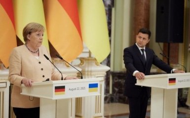 Зеленський зробив Меркель подарунок за підтримку України
