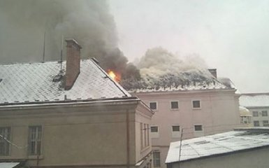 В Ужгороде горела тюрьма, тушили десятки пожарных: появились яркие фото и видео