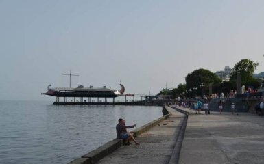 Провальный курортный сезон в Крыму: появились новые фото пустых пляжей