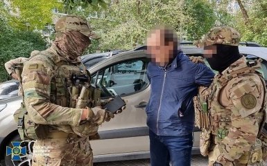Підіймав російський прапор над Харківською мерією: СБУ затримала колаборанта
