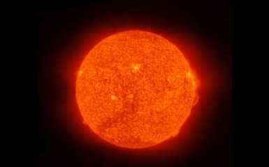 NASA показало яркие изображения Солнца, снятые со спутника: появились фото и видео