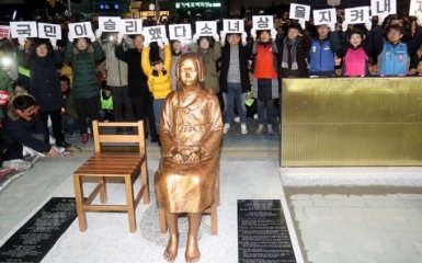 Між Японією і Південною Кореєю розгорається потужний скандал через пам'ятник: з'явилися фото