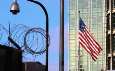 США закрывают все генконсульства в России