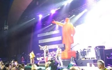 Украинский музыкант ярко сжег Ленина: опубликовано видео