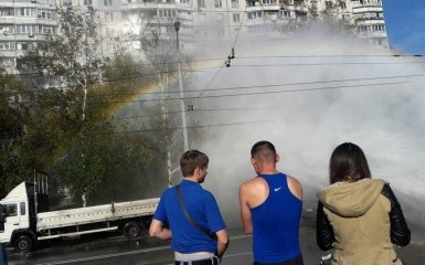 В Харькове из водопровода ударил гигантский гейзер: появились фото и яркое видео