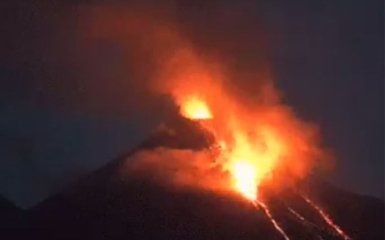 В Мексике проснулся древний вулкан: появилось впечатляющее видео