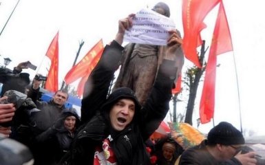 В Беларуси за день досталось двум памятникам Ленину: появились фото и видео