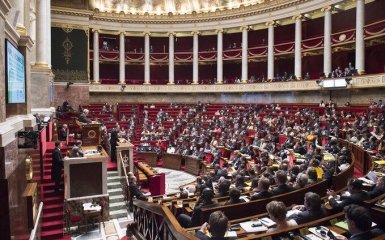 У Парламенті Франції розглянуть проєкти про недовіру уряду на тлі масових протестів