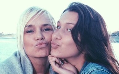 Белла Хадід похвалилася мамою-красунею в бікіні: з'явилося фото