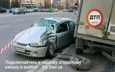 В Киеве произошло масштабное ДТП с несколькими машинами: опубликованы фото