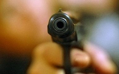 В центрі Києва сталося зухвале збройне пограбування: з'явилося відео моменту