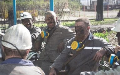 Боевики ДНР в украинских цветах покрасовались в шахте: появились фото