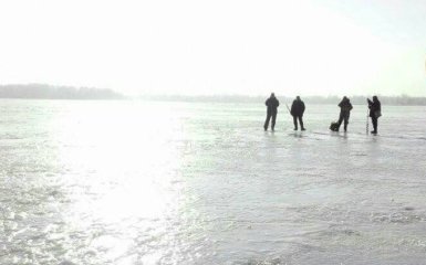 В Киеве спасли полсотни рыбаков-экстремалов: появились фото и видео