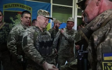 Сырский посетил подразделения на передовой и обсудил оборону Бахмута