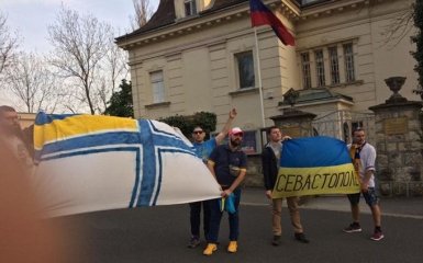 В Хорватии украинцев задержали за акцию перед посольством России: появились фото