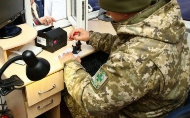 Українські прикордонники тестують біометричний контроль: з'явилися відео