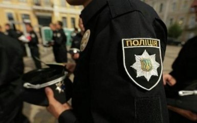 Ми ж свої: з'явилися фото і відео затримання п'яних поліцейських в Києві