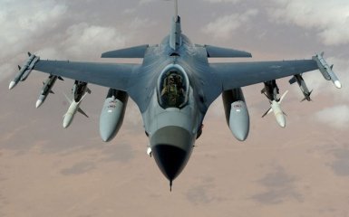 Украинские пилоты F-16 не пройдут подготовку в этом году — WP