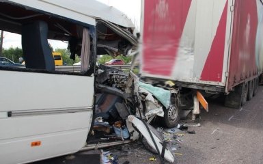Смертельна ДТП під Житомиром: з'явилися моторошні подробиці і список жертв аварії