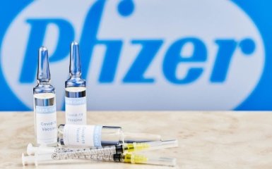 Стало відомо, чому в Україну надходять малі партії вакцини Pfizer