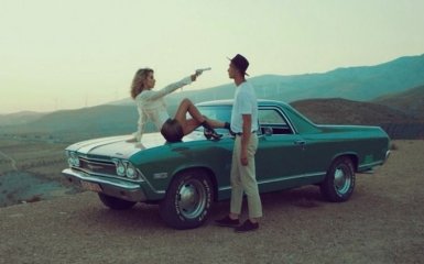 В откровенном костюме и с пистолетом: LOBODA показала тизер нового клипа