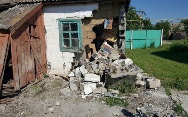 Обстрелы на Донбассе: появились новые фото последствий