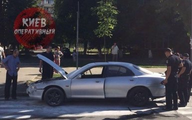 В Киеве машина загорелась, когда водитель пил пиво прямо за рулем: появились фото