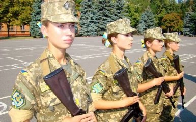 Девушкам разрешили вступать в военные лицеи: генерал сообщил свою позицию
