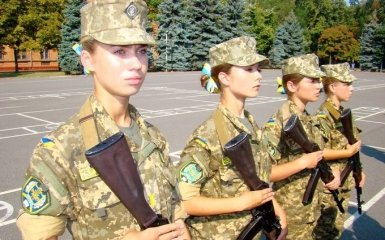 Девушкам разрешили вступать в военные лицеи: генерал сообщил свою позицию
