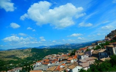 В одному з міст Італії оголосили розпродаж будинків по 1 євро