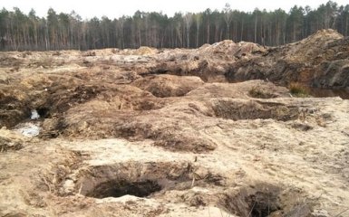 Знівечена земля: з'явилися нові відео і фото з бурштинових копалень