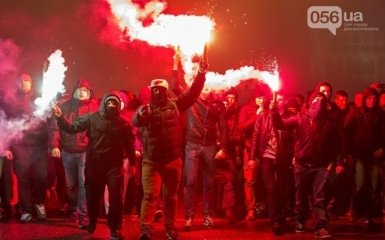 Фанаты "Днепра" и "Шахтера" прошлись маршем за "Единую Украину": опубликовано фото и видео