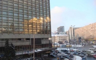 В Киеве пытаются захватить гостиницу Лыбидь