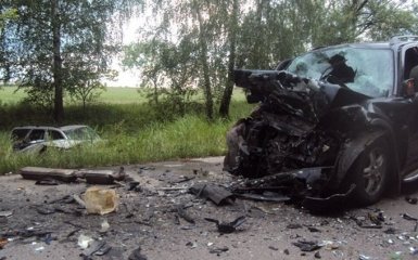 В страшном ДТП на Черниговщине погибли 5 человек: опубликованы фото