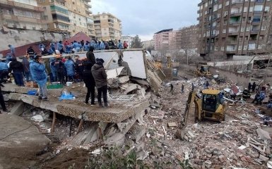 В Турции вытащили из-под завалов украинку и ее 4-летнего ребенка