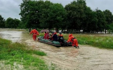 В Прикарпатье после дождя затопило сотни домов