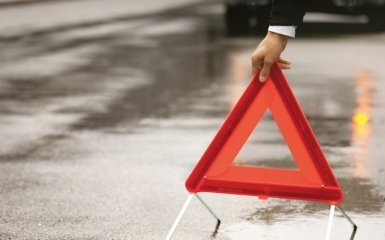 В Киеве возникли огромные пробки из-за ДТП на мосту: появилось фото