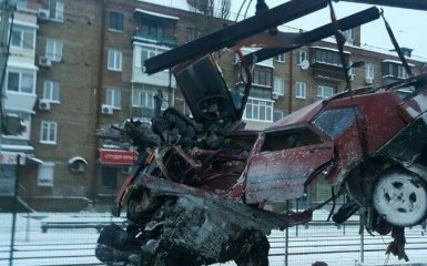Смертельне ДТП у Києві: машину розірвало об відбійник, опубліковані фото